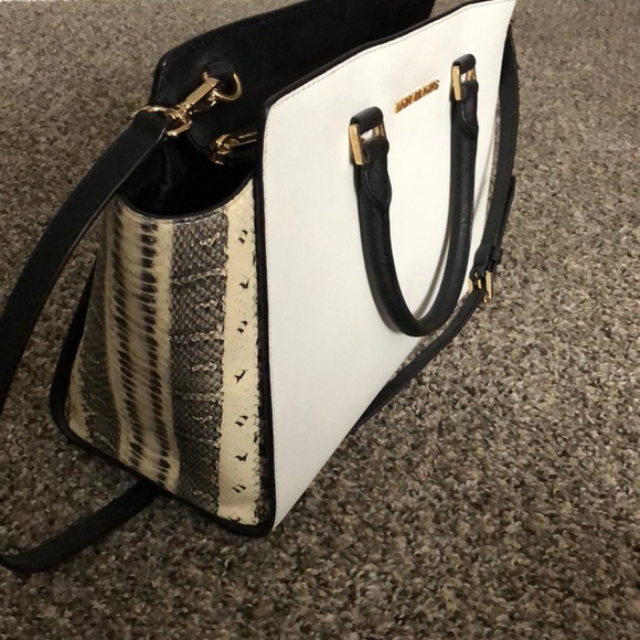 Michael Kors purse - Picture 2 of 3